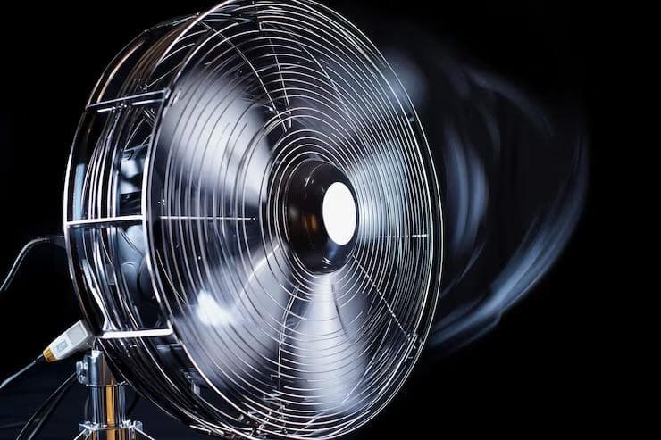 Industrial oscillating fan with motion blur